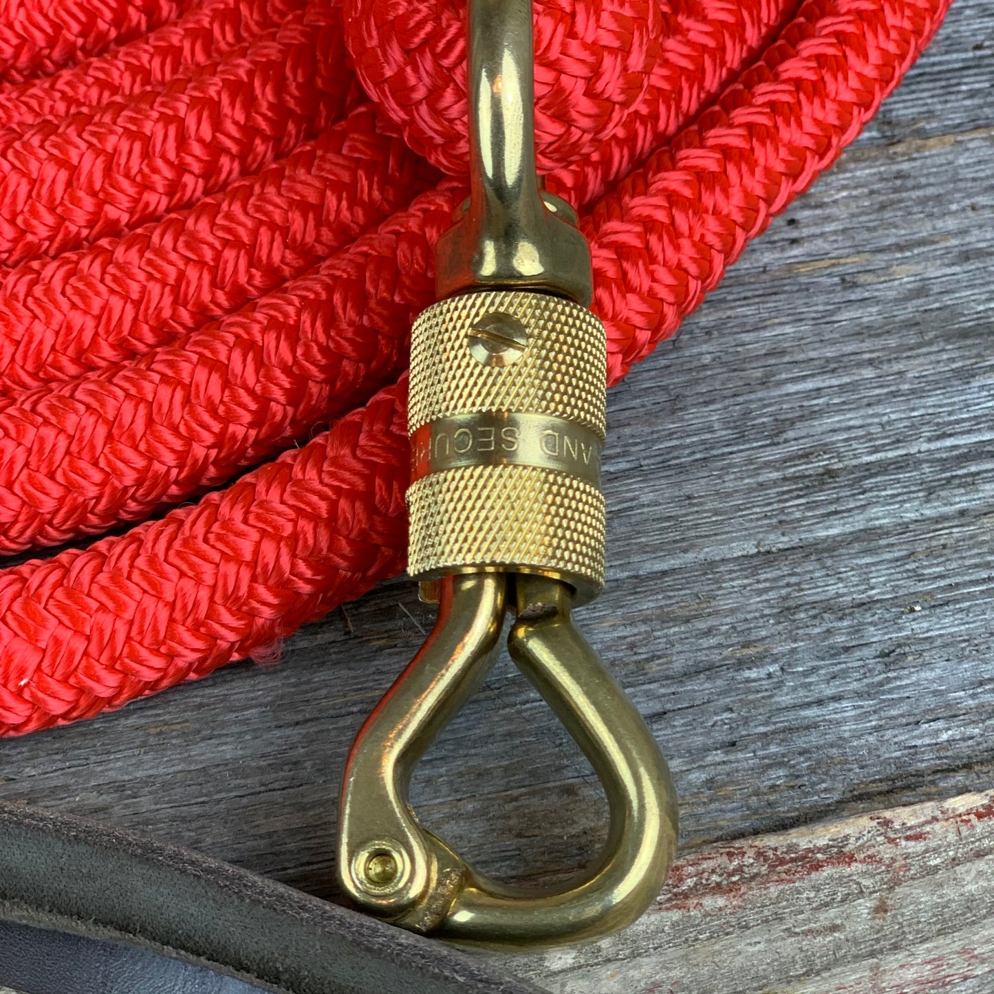 Cordes et Galop - longe éthologie - corde rouge - attache de sécurité en laiton