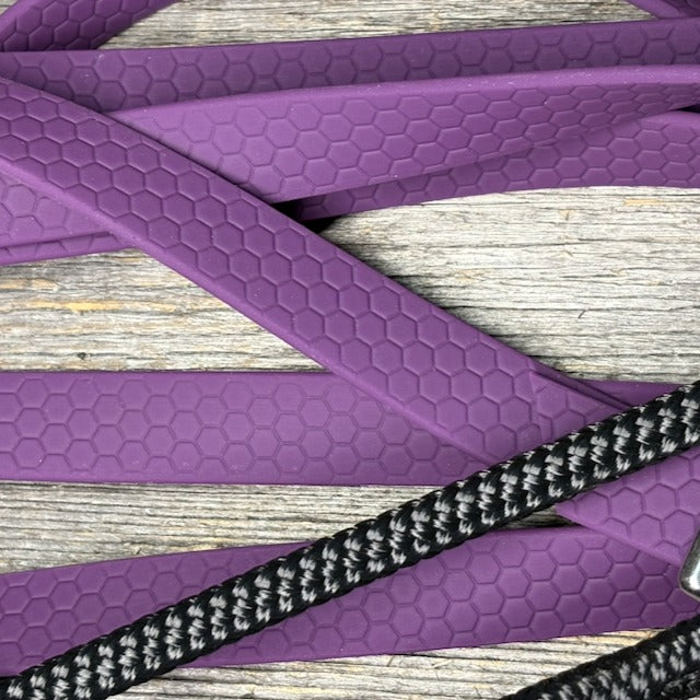 Gros plan de la texture nid d'abeille de la sangle HEXA mauve